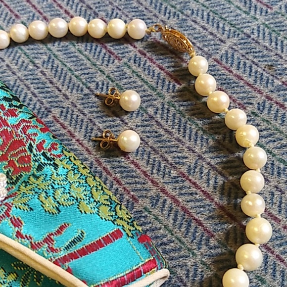 Vintage natural pearl necklace & earrings set - Picture 5 of 8